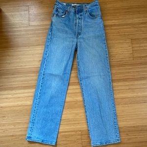 Levi’s ribcage straight blue jeans